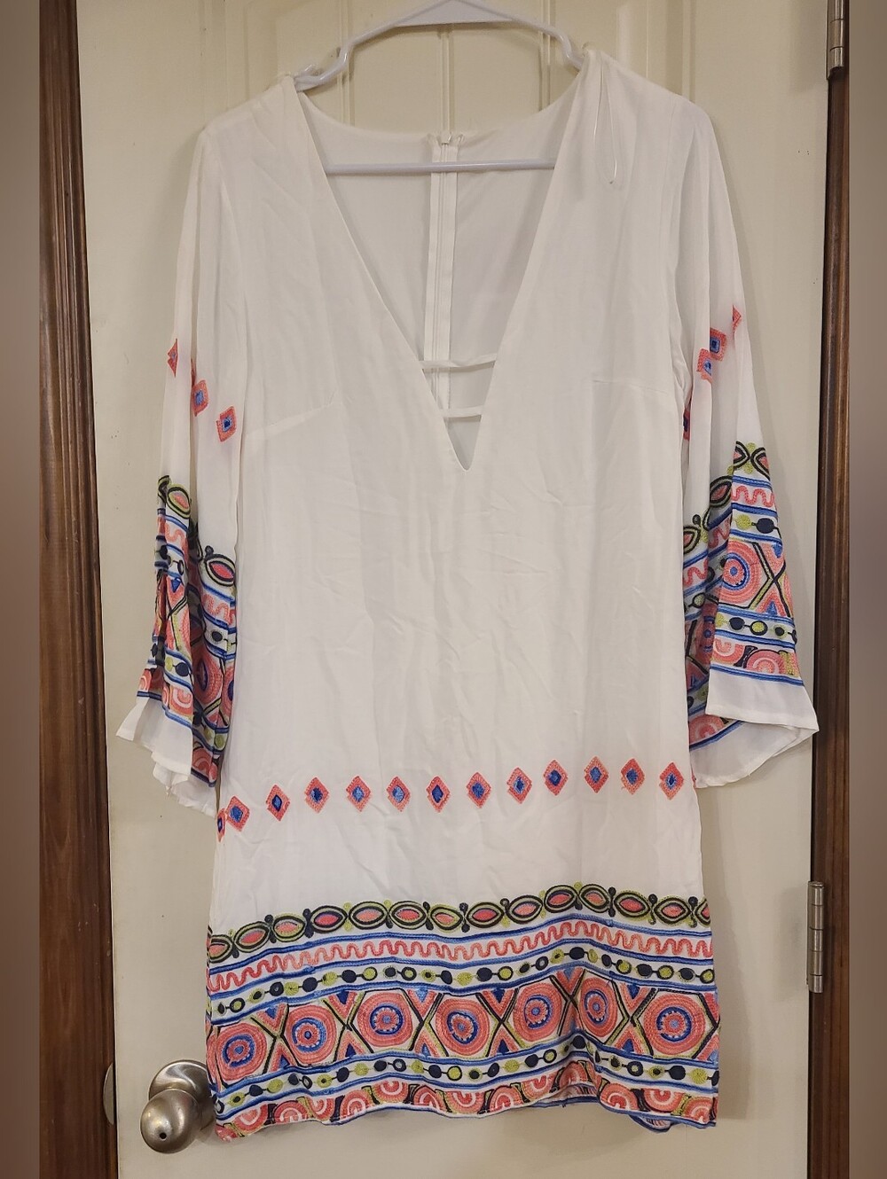 Sage White Boho V-Neck Tunic Dress with Coral and Blue Embroidery Size M